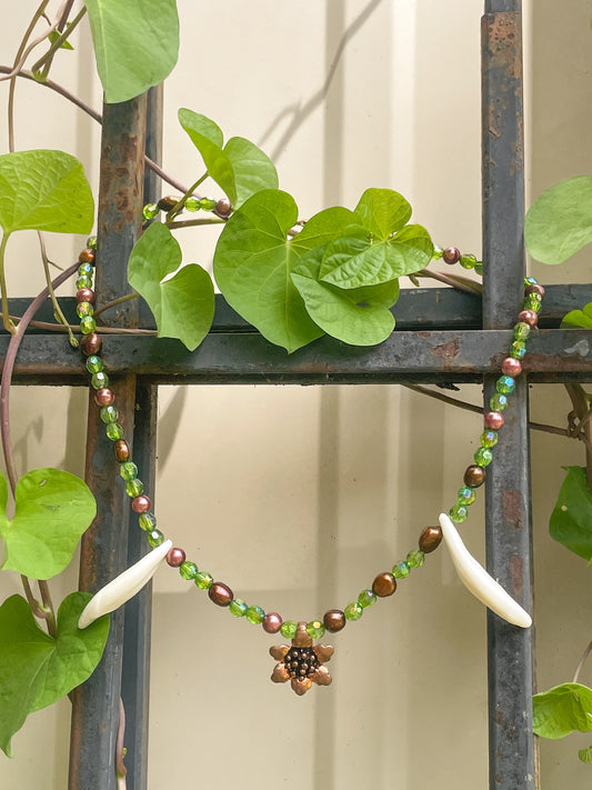 garden fang necklace